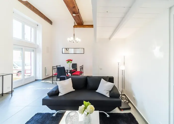 The Charming Fleury 2 Bedrooms Appartement *