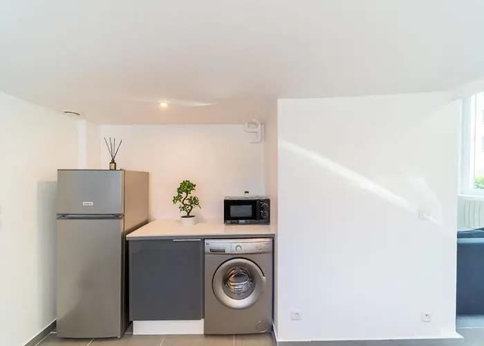The Charming Fleury 2 Bedrooms Appartement *